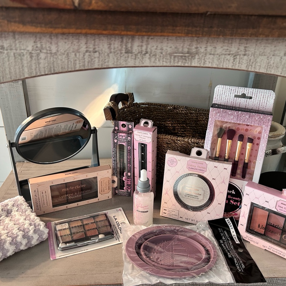 Marie Claire 10 piece make up set! Plus freebies!!💕